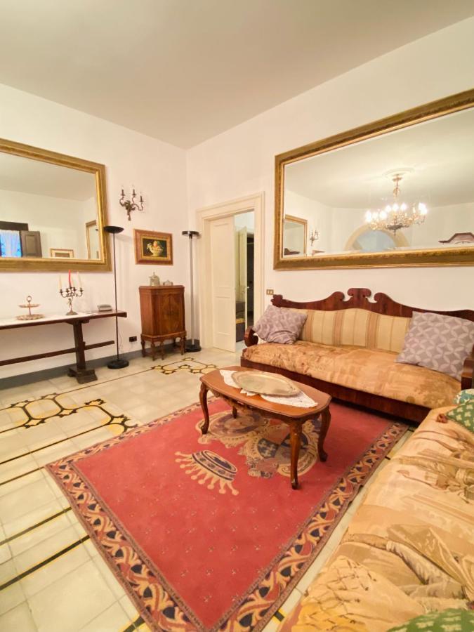 Elegante Appartamento Nel Cuore Del Barocco Лече Екстериор снимка