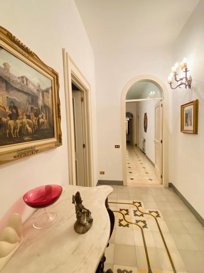 Elegante Appartamento Nel Cuore Del Barocco Лече Екстериор снимка
