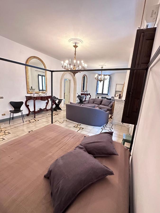 Elegante Appartamento Nel Cuore Del Barocco Лече Екстериор снимка